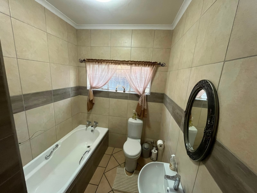 4 Bedroom Property for Sale in Safari Gardens North West